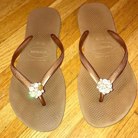 black havaianas with gem
